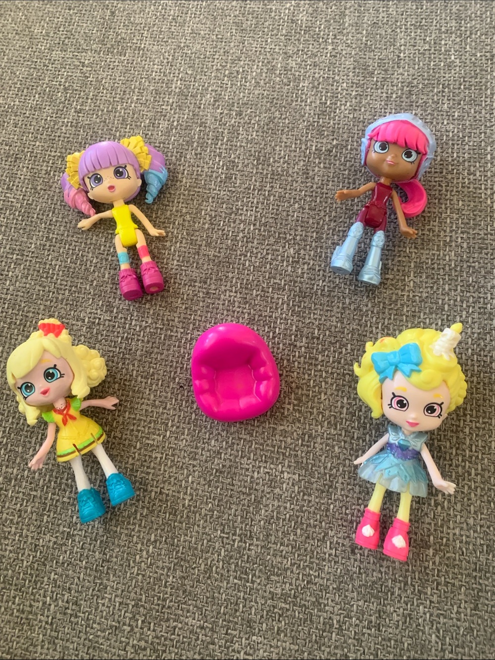 Shopkins Lil Shoppies Happy Places 3” Dolls Set of 4 and Chair Accessory